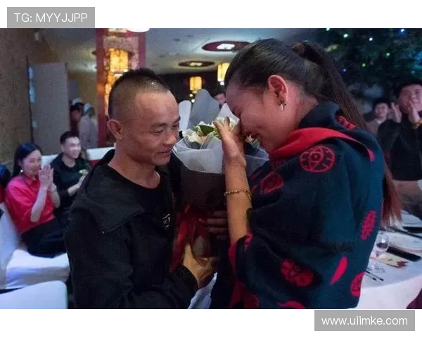 熊朝忠点的酒一瓶比我一个月工资多,我笑着笑着就想辞职 熊朝忠点的酒一瓶比我一个月工资多,我笑着笑着就想辞职